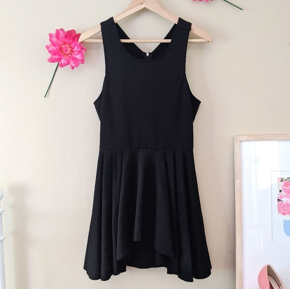BLUENOTES jet black flowy asymmetrical hem dress - Picture 2 of 9